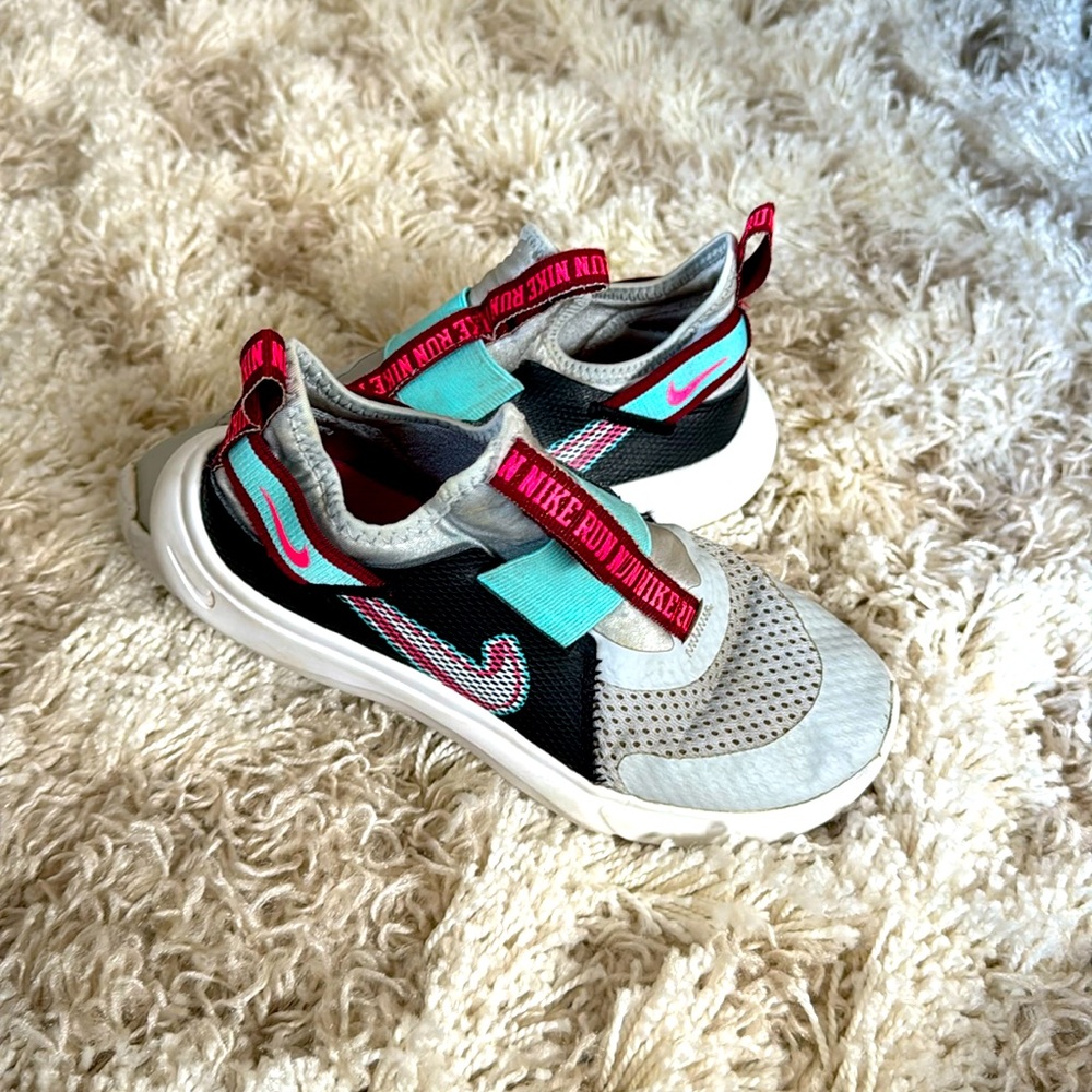 GIRLS' NIKE LITTLE KID FLEX PLUS SE RUNNING SHOES size 2.5